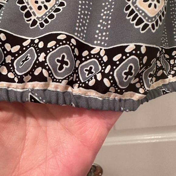 Ann Taylor Loft tank top with elastic bottom. Blue size Medium - Picture 2 of 7